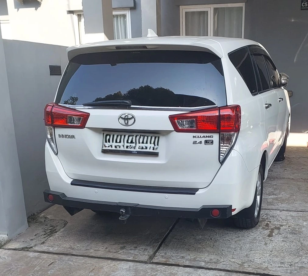 di jual mobil innova reborn belakang